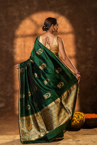 Temple Kadhuwa Motif Silk Saree